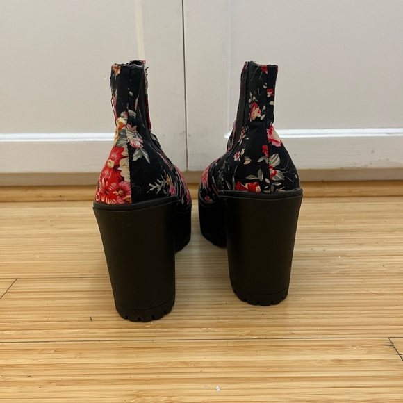 Flower Pattern Boots - Picture 3 of 6